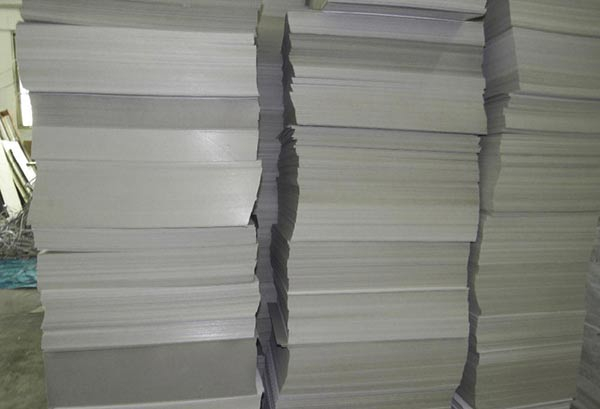 新聞紙為什么會發(fā)黃？東莞灰板紙廠家告訴你原因